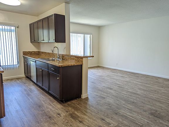 4th image of 1246 Wellesley Ave APT 12