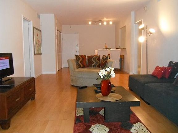 3rd image of 5600 Collins Ave APT 4U