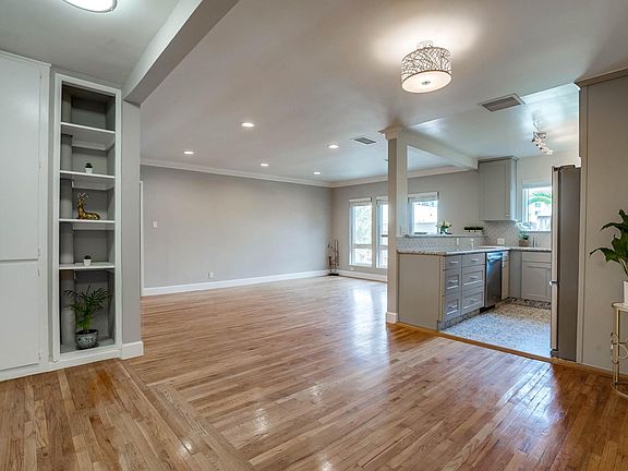 5th image of 1211 N Detroit St #21
