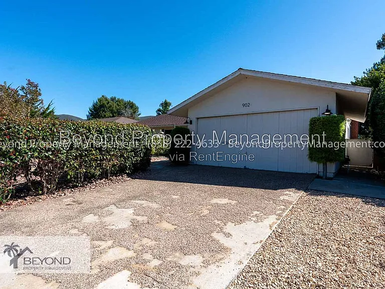 902 La Sombra Dr — Photo 2