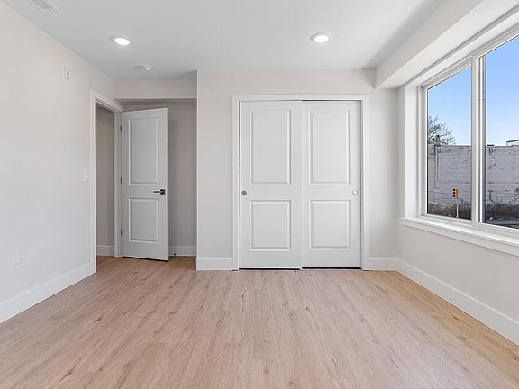 5th image of 2845 W Diamond St #201
