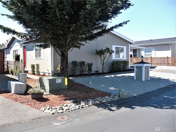 3rd image of 10414 196th St Ct E