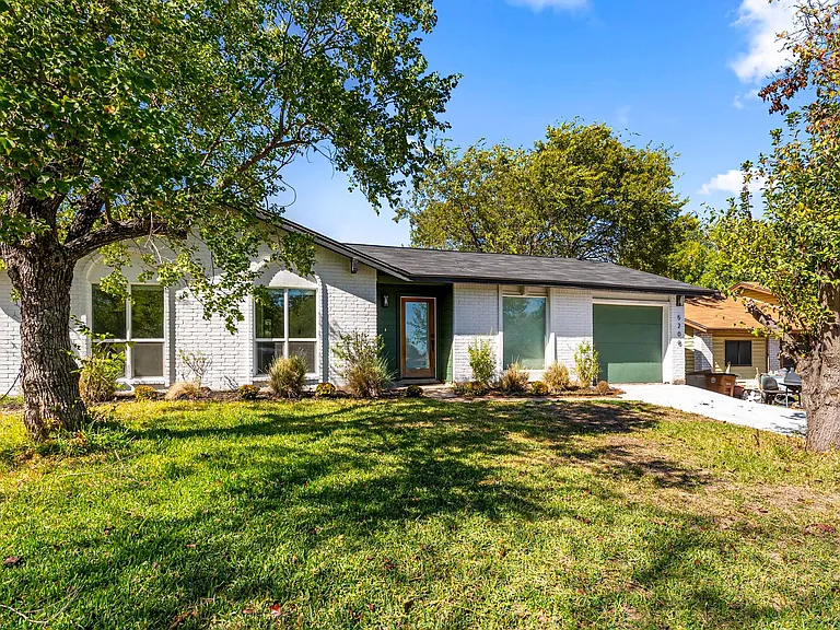 5200 King Charles Dr — Photo 1