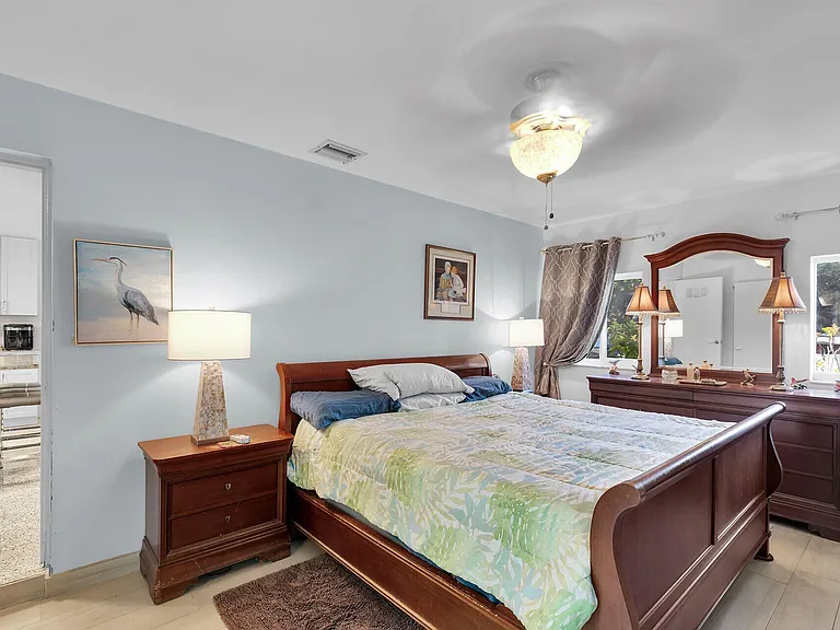 25 N Ocean Dr — Photo 3