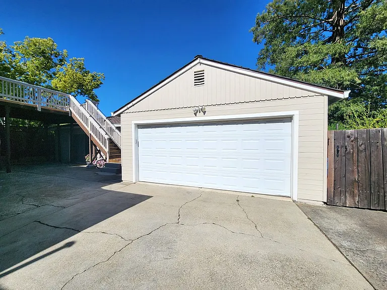 Charming 2 Bedroom, 2 Bathroom Home in Redwood City — Photo 33