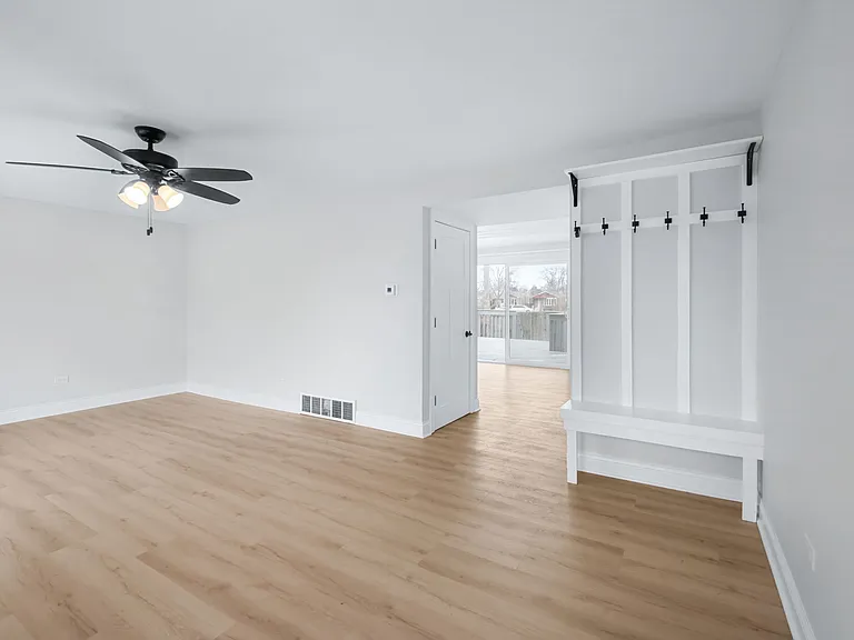 13527 S Mackinaw Ave — Photo 5