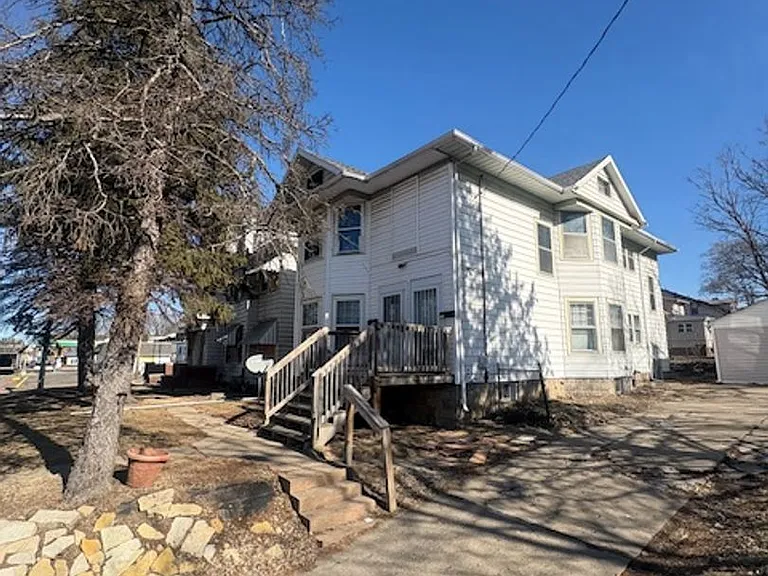 2210-2212 N Knoxville Ave — Photo 11