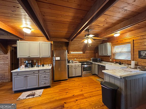 5th image of 137 Blue Spruce Dr