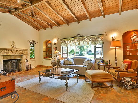 3rd image of 525 Alhambra Circle