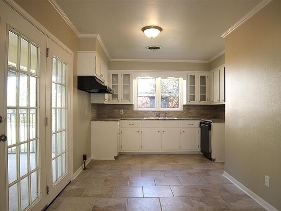 3rd image of 2018 Mountainview Dr
