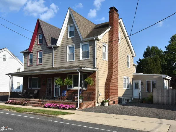 438 W Broad St, Burlington, NJ 08016