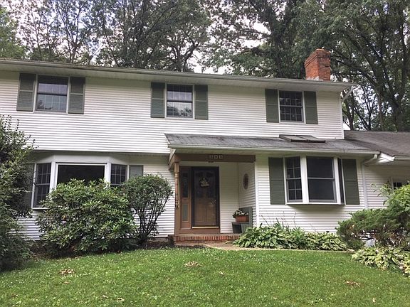 3rd image of 382 Hartman Dr