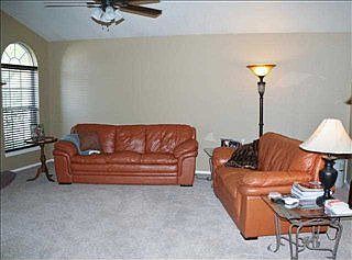 4th image of 3015 N Elm Ave