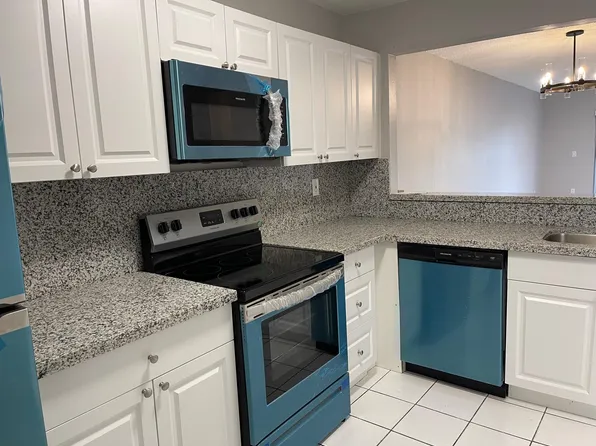 910 SW 105th Ave APT 100, Miami, FL 33174