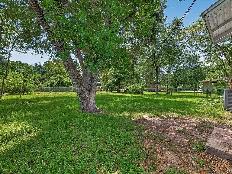 1213 Allen St — Photo 31