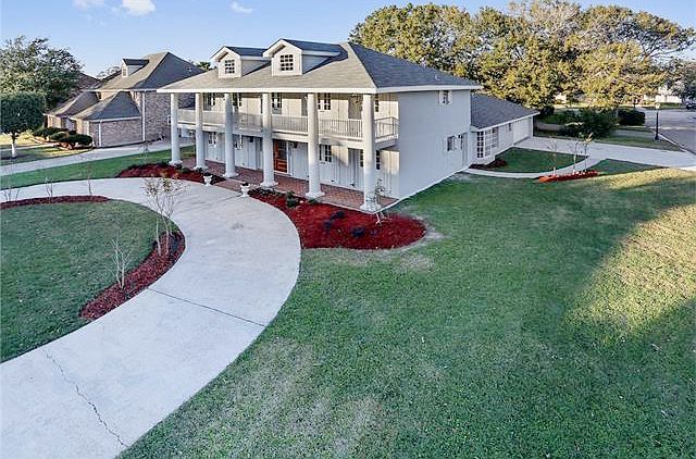 1st image of 14 Chateau Mouton Dr