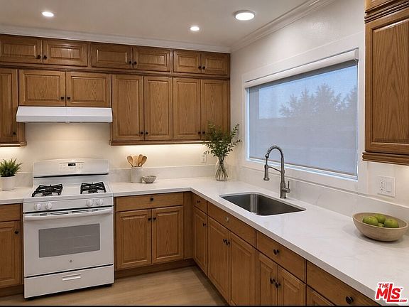 3rd image of 2810 Francis Ave #2810