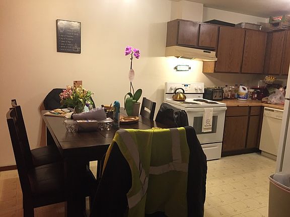 4th image of 431/433 E Hillcrest Dr