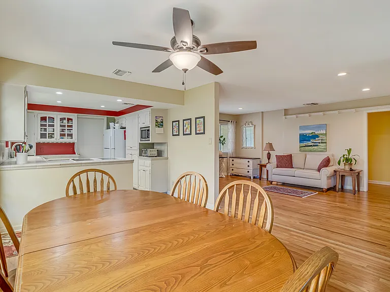 2545 Dewitt Ave — Photo 13