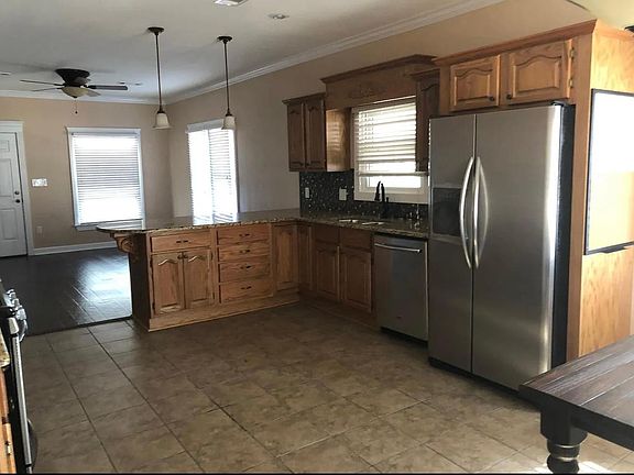 3rd image of 2403 W 2nd St