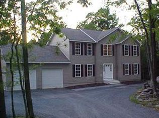 10 Milky Way, Hawley, PA 18428