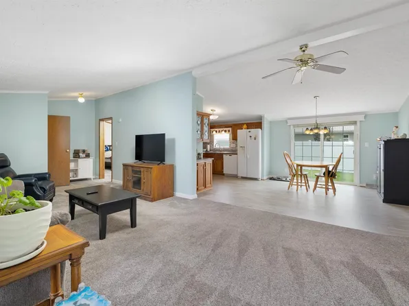 511 N Mid Lake Dr, North Webster, IN 46555