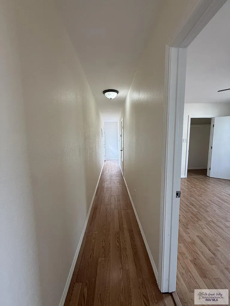 5 bed, 3.0 bath, 2025 sqft, $2,400 — Photo 4