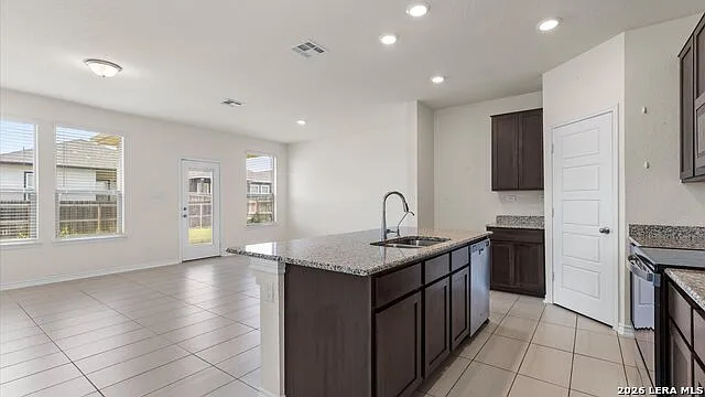 4 bed, 2.5 bath, 2529 sqft, $1,975 — Photo 4
