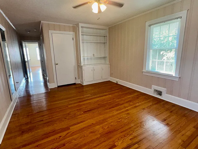 1717 S Elm St — Photo 20