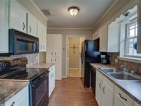 5th image of 2611 Brown St
