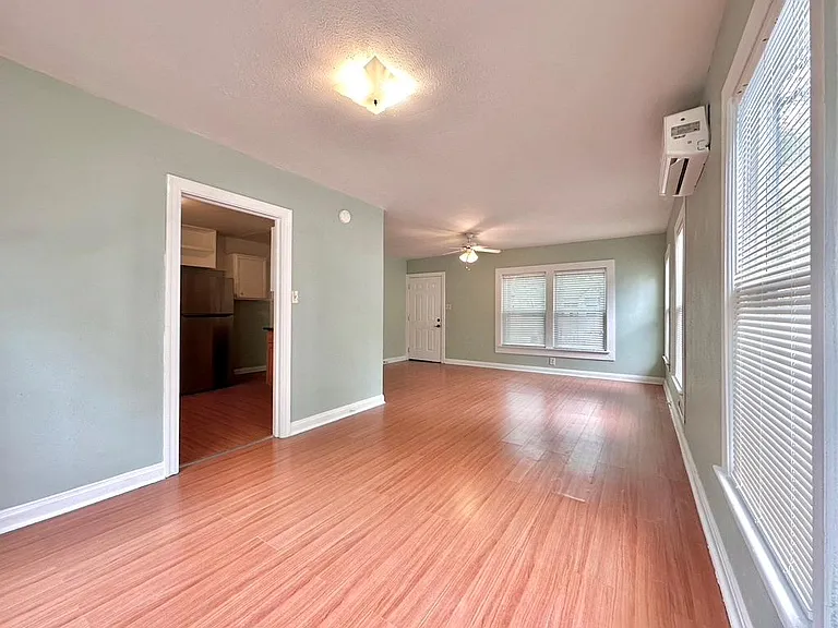 914 E 39th St #1 — Photo 7