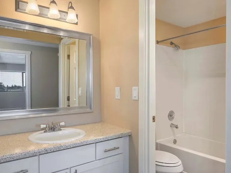 The Heights At Sheridan (Bayview Apts) — Photo 16