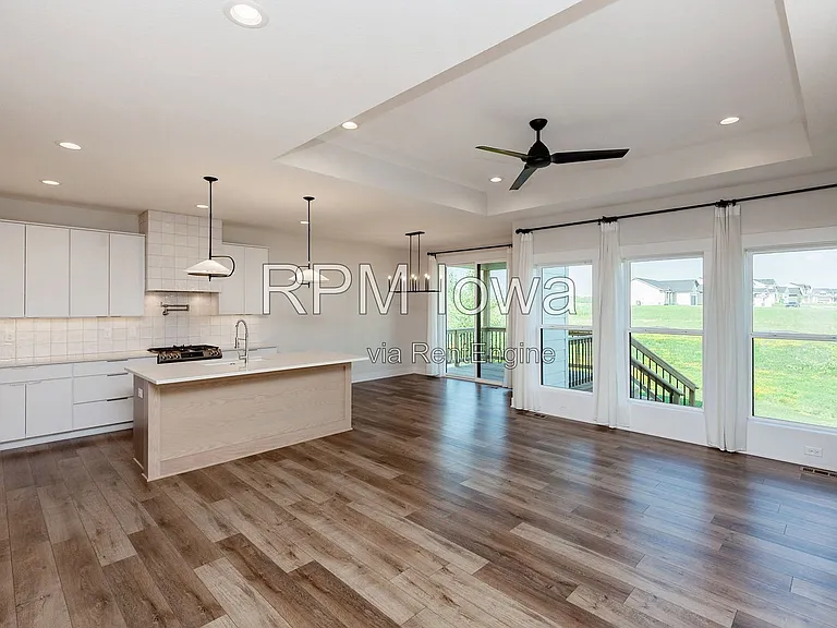 5901 NE Sherman Dr — Photo 2