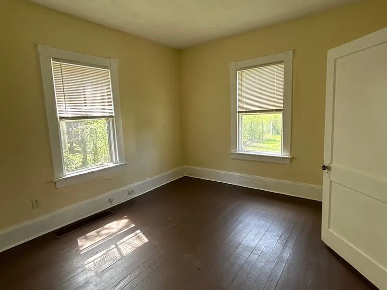 1114 Lafayette Blvd NW — Photo 13