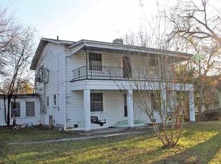 210 S Rio Grande St, Lockhart, TX 78644