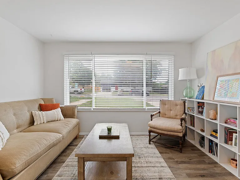 2506 Lelaray St — Photo 19