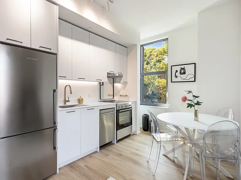 955 Sterling Pl #415 — Photo 4