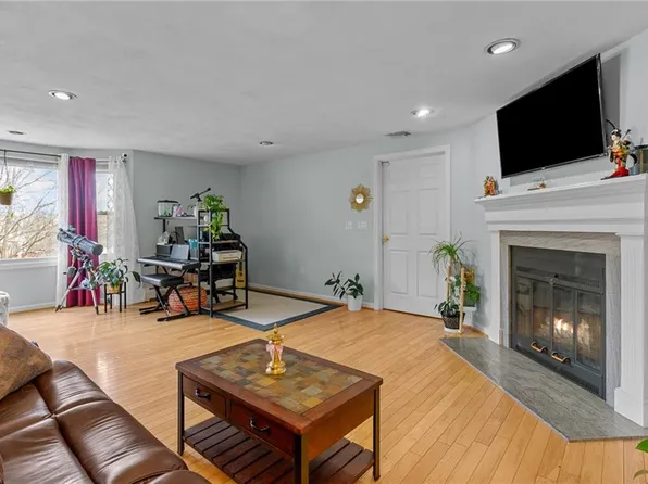 44 Knoll Pl #D, North Providence, RI 02904