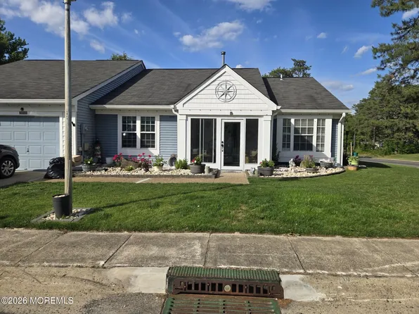 988B Buckingham Drive, Manchester, NJ 08759
