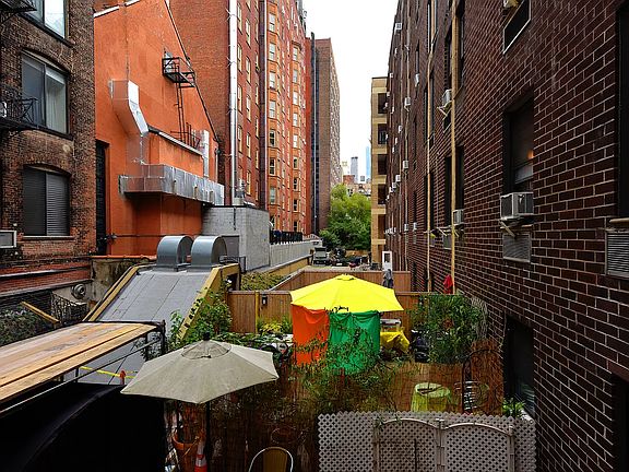 5th image of 255 W 22nd St APT 4C