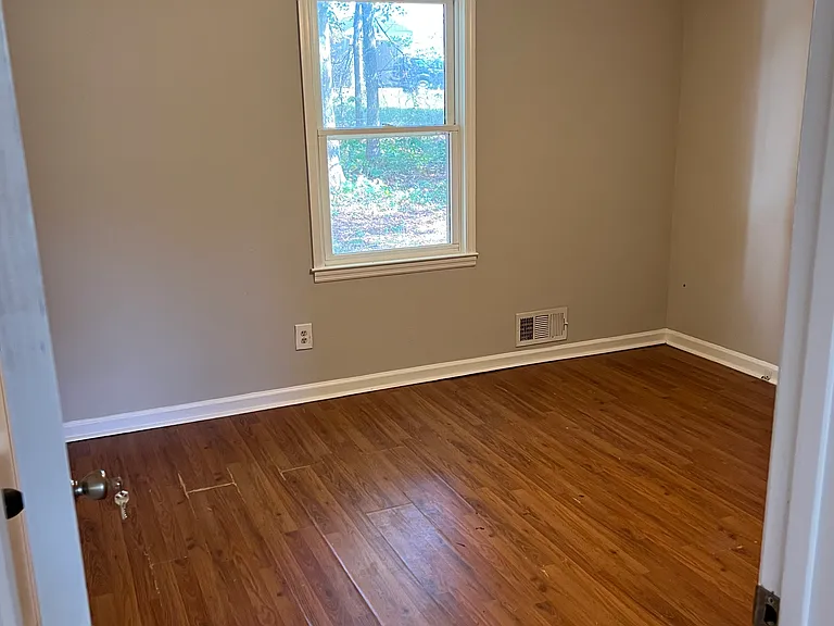 E Cherokee Dr — Photo 8