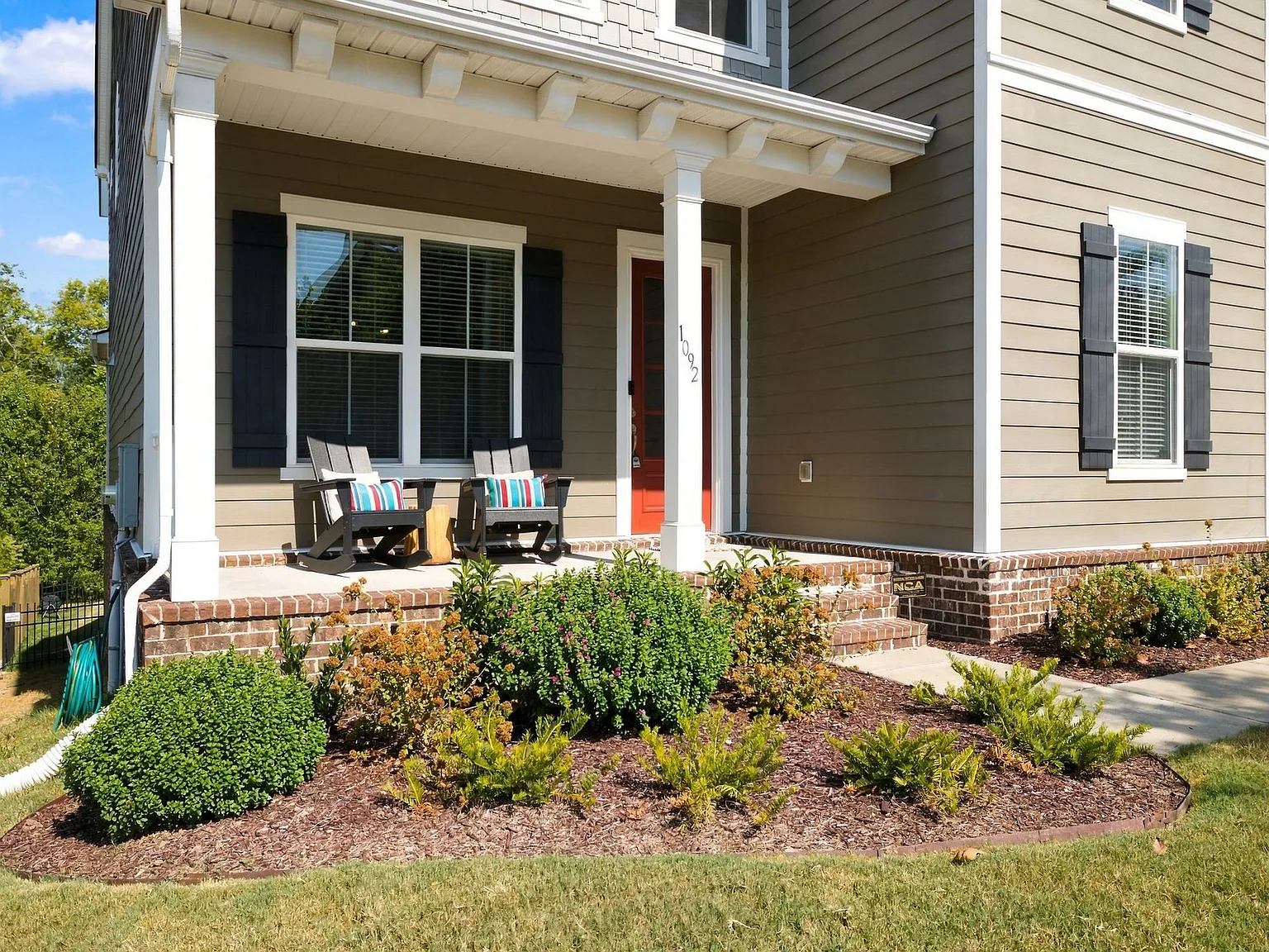 4 bed, 3.5 bath, 3958 sqft, $4,795 — Photo 4