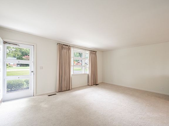4th image of 202 Cottage Ln