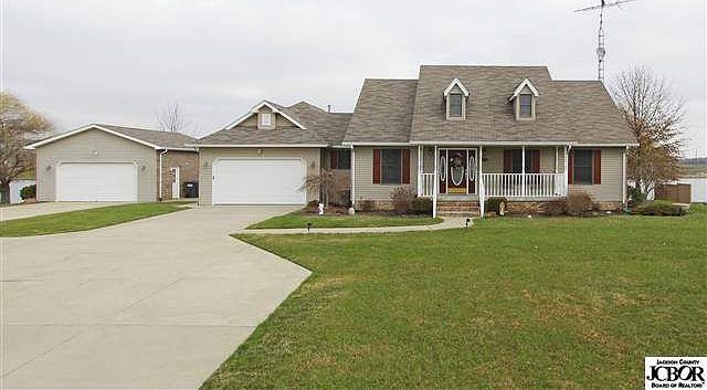 1st image of 24 Carolyn Dr
