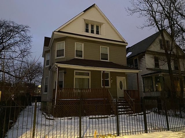 1st image of 218 N Lorel Ave