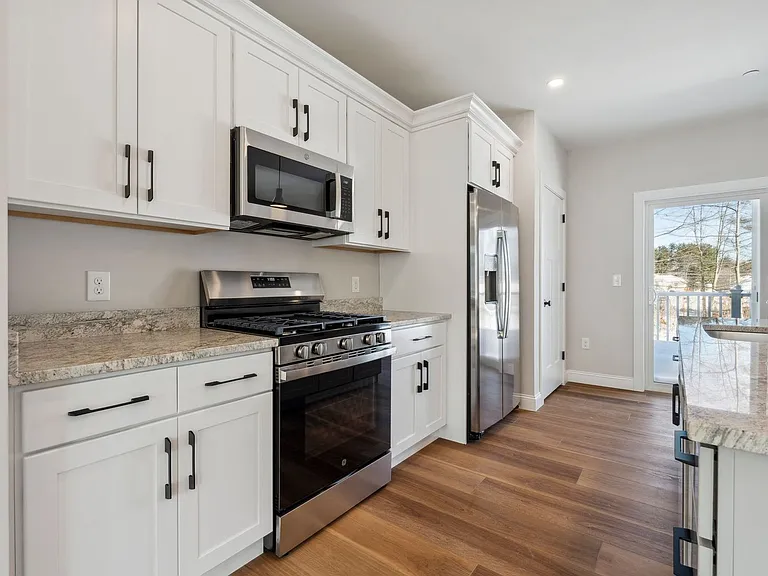 Bayberry Commons- 3 Bedroom 2.5 Bath Townhomes with 2 Car Garage — Photo 42