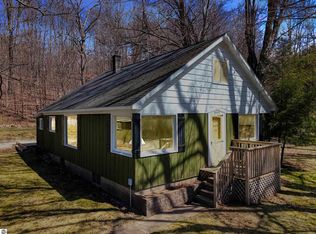 8896 Narrow Gauge Rd, Beulah, MI 49617
