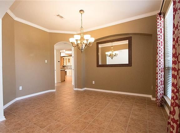 4th image of 2401 New Glen Dr