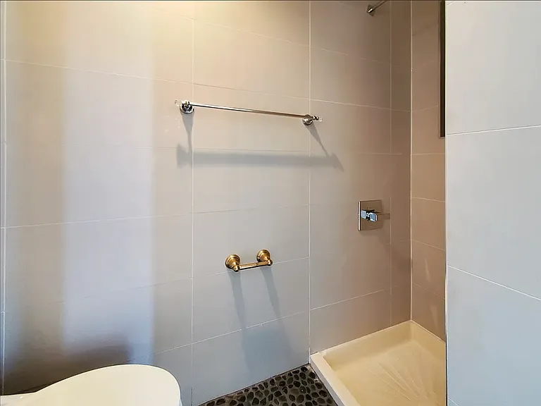 60 New York Ave #4R — Photo 10