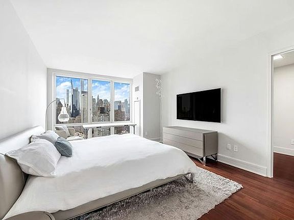 5th image of 60 Riverside Blvd APT 3402